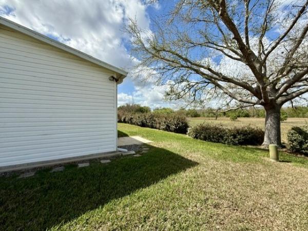 2005 Homes of Merit T16865 Mobile Home