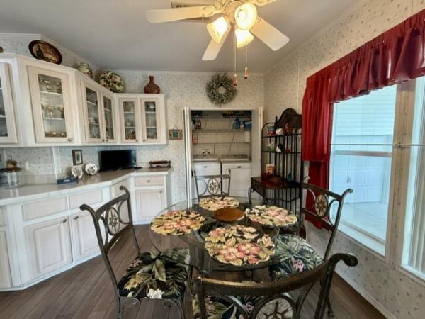 2005 Homes of Merit T16865 Mobile Home