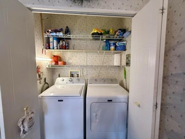 2005 Homes of Merit T16865 Mobile Home