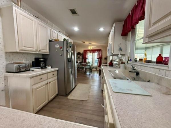 2005 Homes of Merit T16865 Mobile Home