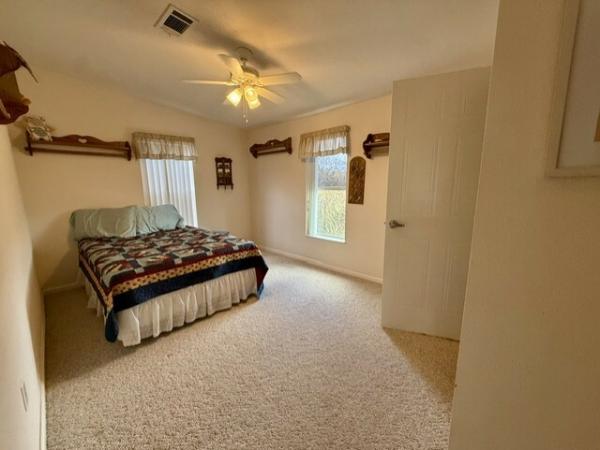 2005 Homes of Merit T16865 Mobile Home