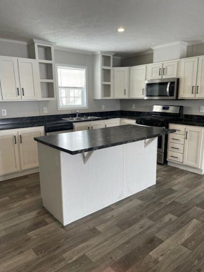 Photo 2 of 31 of home located at 134 Ashley Circle #134 Swartz Creek, MI 48473