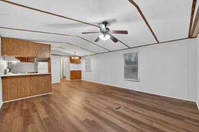 Photo 5 of 19 of home located at 491 Chapman Rd 121 Fountain Inn, SC 29644