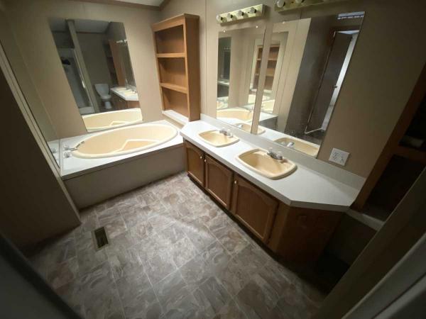 1994 Commodore NT35631A Mobile Home