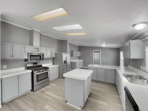 2003 Commodore Manufactured Home