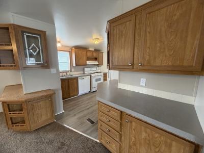 Photo 4 of 17 of home located at 29400 Oakhill Court Gibraltar, MI 48173