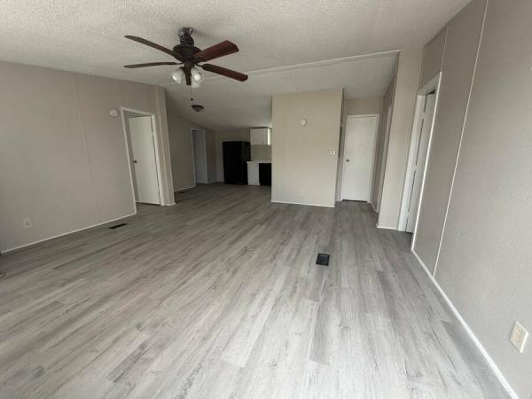 2000  Mobile Home For Sale