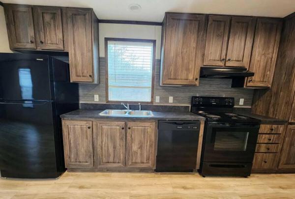 2023 96PLH16763RH23S  Home