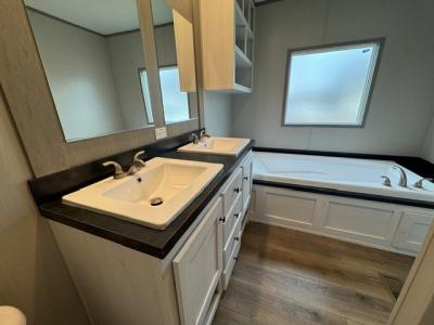 Photo 5 of 9 of home located at 1041 Cimmaron Trail Gardner, KS 66030