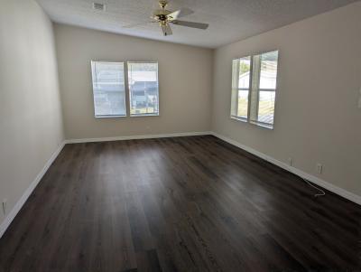 Photo 4 of 15 of home located at 583 Tulip Circle E Auburndale, FL 33823