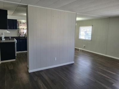 Photo 4 of 20 of home located at 123 Parkwood Road Elgin, IL 60123