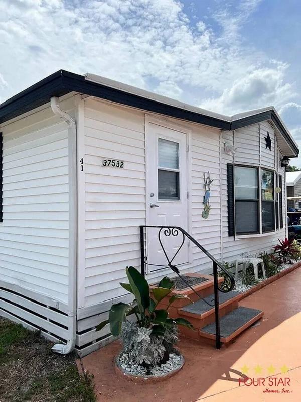 Photo 1 of 2 of home located at 37512 Alexis St Zephyrhills, FL 33541