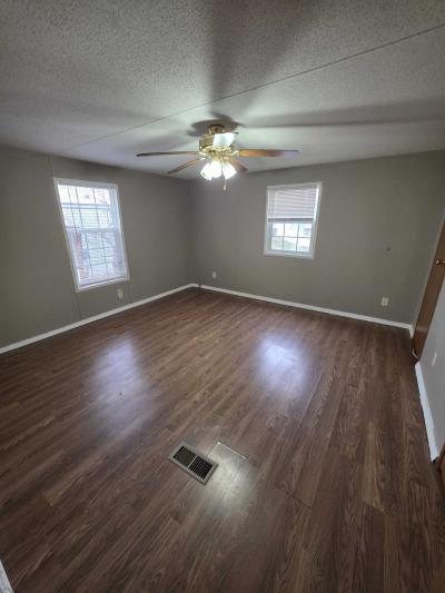 Photo 4 of 10 of home located at 16 English Village Park #186 Nixa, MO 65714