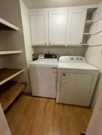 1992 Oakwood Manufactured Home