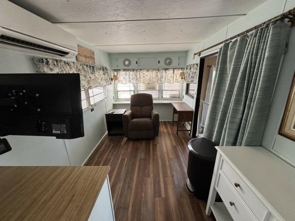 1985 Champion RAP1652H21083 Mobile Home