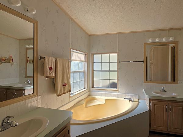 1993 Palm PH067933A/BFL Mobile Home