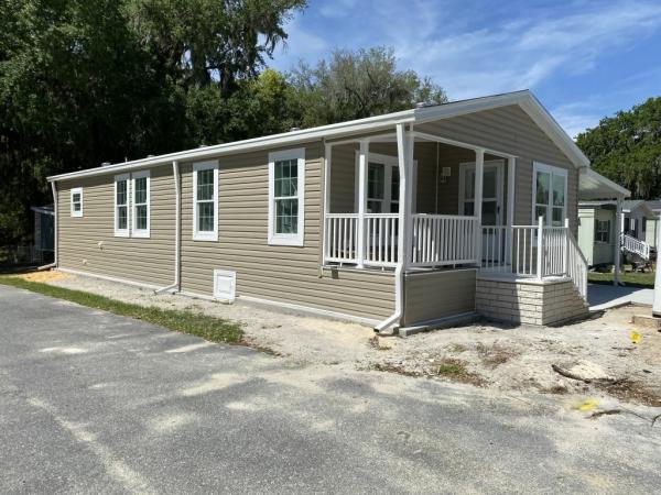 Photo 1 of 2 of home located at 513 Old Colony Rd. Leesburg, FL 34748