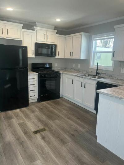 Photo 4 of 12 of home located at 38455 North Sheridan Road #796 Beach Park, IL 60087