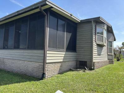 Photo 2 of 14 of home located at 520 Lake Circle Drive Plant City, FL 33565