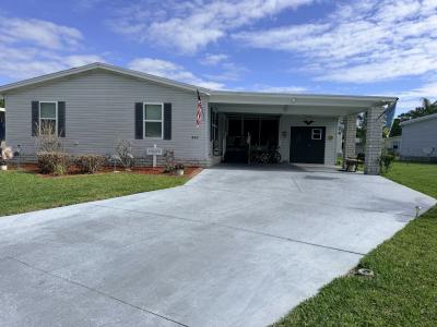 Photo 2 of 12 of home located at 663 Waterfront Dr Auburndale, FL 33823