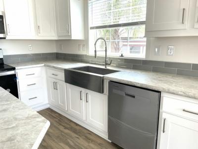 Photo 2 of 21 of home located at 122 South Lake Drive Leesburg, FL 34788