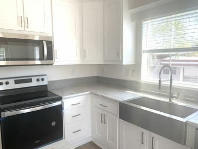 Photo 5 of 21 of home located at 122 South Lake Drive Leesburg, FL 34788