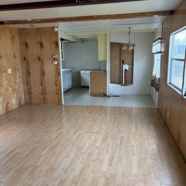 1976 Commodore Mobile Home For Sale