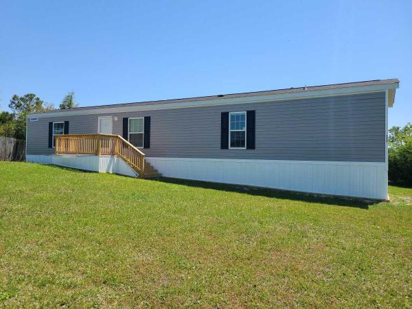 Photo 1 of 2 of home located at 515 Tom Mann Rd, Lot 111 Newport, NC 28570