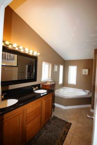 2005 SKYLINE 4 Bedrooms Manufactured Home