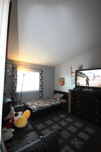 2005 SKYLINE 4 Bedrooms Manufactured Home