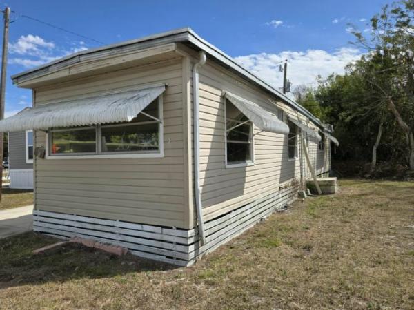 Photo 1 of 2 of home located at 5611 Bayshore Rd, Lot 83 Palmetto, FL 34221