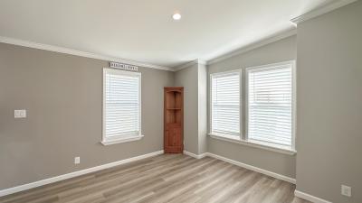 Photo 5 of 18 of home located at 608 Nicklaus Ct Lady Lake, FL 32159