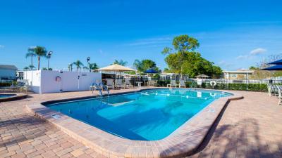 Photo 5 of 5 of home located at 2550 State Rd. 580 #0417 Clearwater, FL 33761