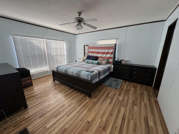 2015 Fleetwood 240VE32483V Mobile Home