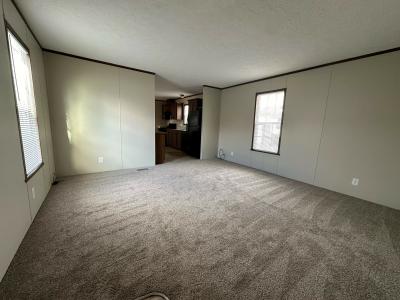 Photo 3 of 8 of home located at 940 Cour Retta Warren, MI 48091