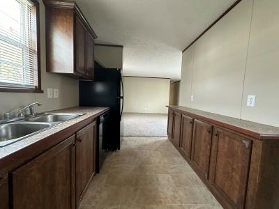 Photo 4 of 8 of home located at 940 Cour Retta Warren, MI 48091