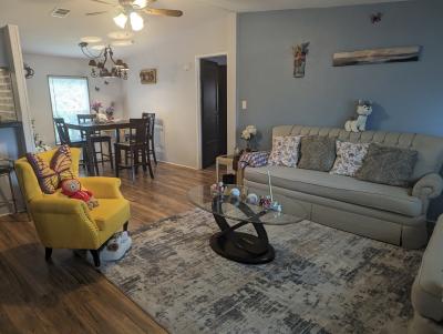 Photo 3 of 14 of home located at 698 Royal Forest Dr Auburndale, FL 33823