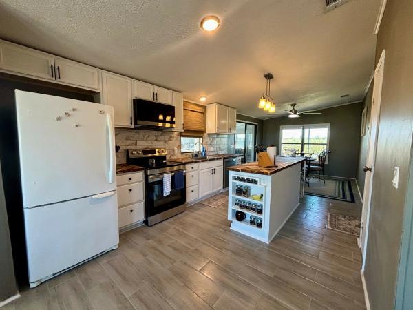 1988 FUQU FH3610483AB Mobile Home