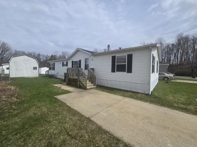 Photo 4 of 14 of home located at 62430 Locust Rd Lot 189 South Bend, IN 46614