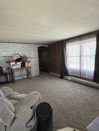 1985 Nashua 2 bedroom 1 bath Mobile Home
