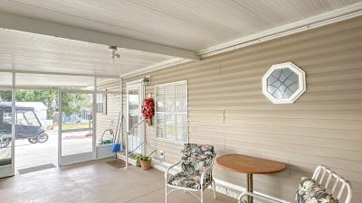 Photo 3 of 18 of home located at 809 E Norman St Lady Lake, FL 32159