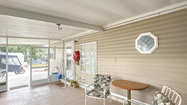 2000 Skyline Wood Manor Mobile Home