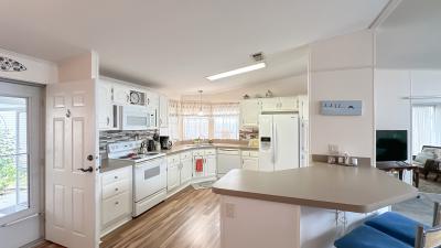 Photo 4 of 18 of home located at 809 E Norman St Lady Lake, FL 32159