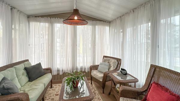 2000 Skyline Wood Manor Mobile Home
