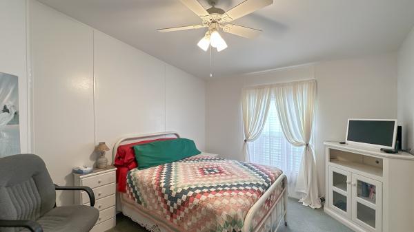 2000 Skyline Wood Manor Mobile Home