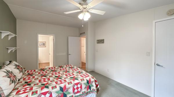 2000 Skyline Wood Manor Mobile Home