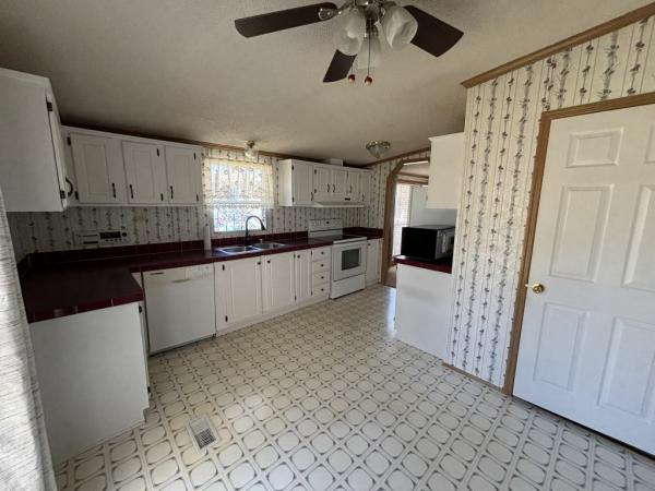 1995 Oakwood Mobile Home