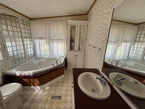 1995 Oakwood Mobile Home