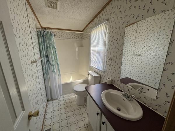 1995 Oakwood Mobile Home