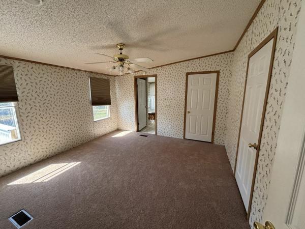 1995 Oakwood Mobile Home